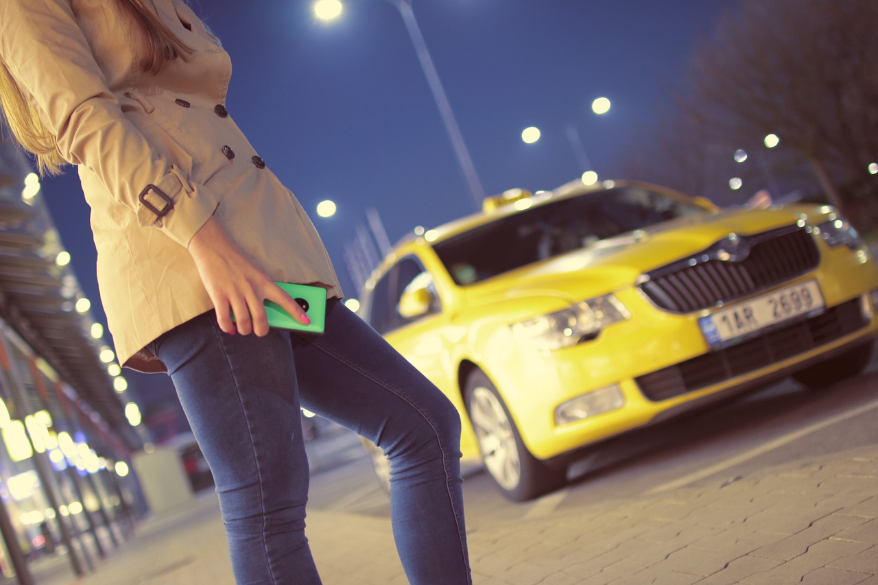 waiting, taxi, cab-926533.jpg